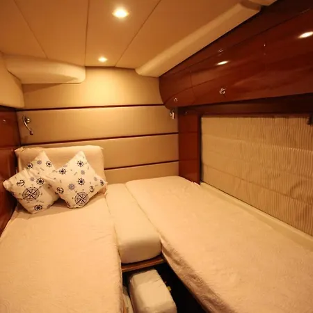 Båthotell Ekimbey Yacht *